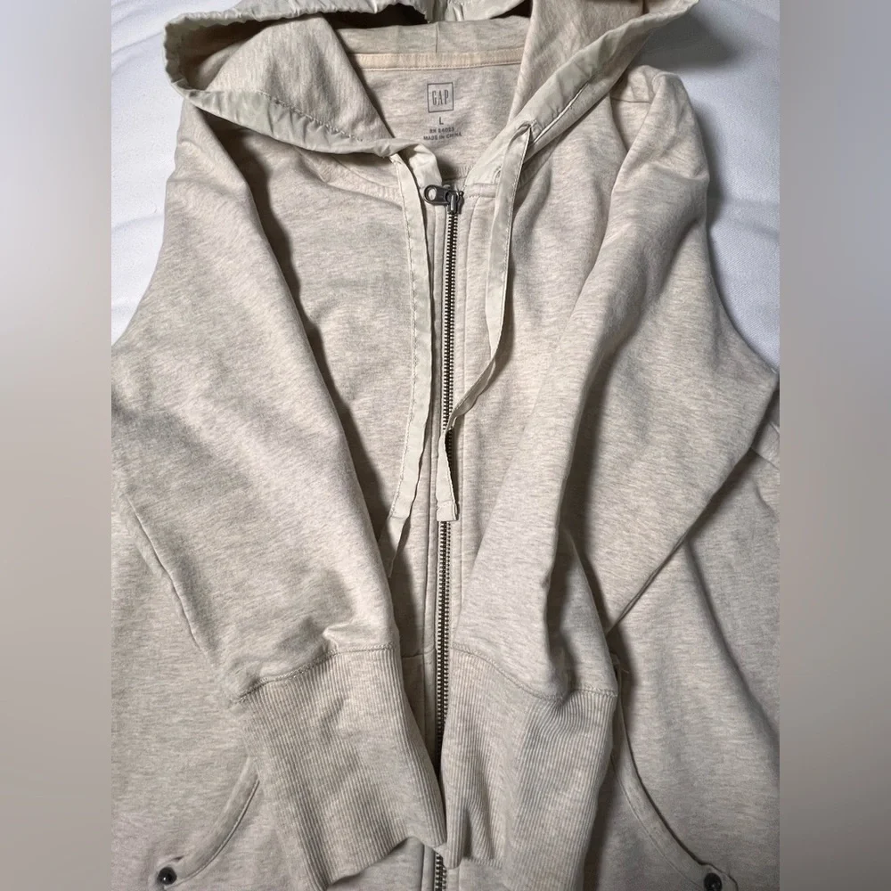 Juniors Gap Beige zip up hoodie size L excellent pre owned condition